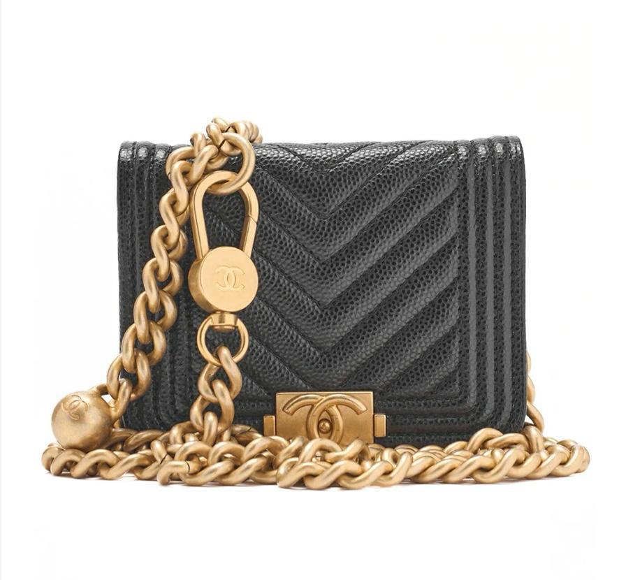 Sac Chanel Boy cuir caviar noir chaîne dorée – Éternel Luxe