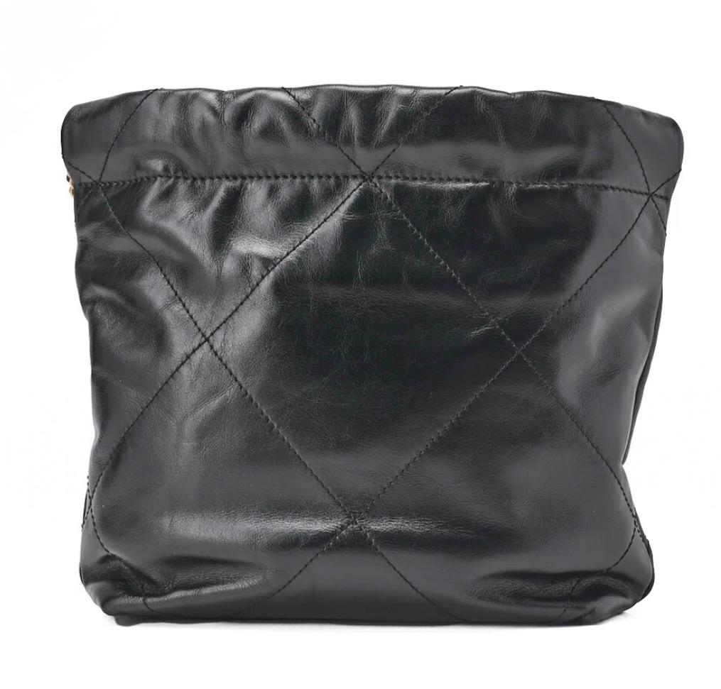 Sac CHANEL   22 Mini en cuir de veau noir - Chaîne dorée /Eternel Luxe
