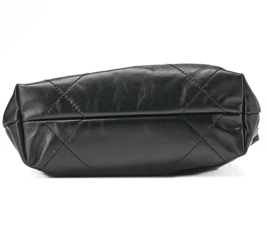 Sac CHANEL   22 Mini en cuir de veau noir - Chaîne dorée /Eternel Luxe
