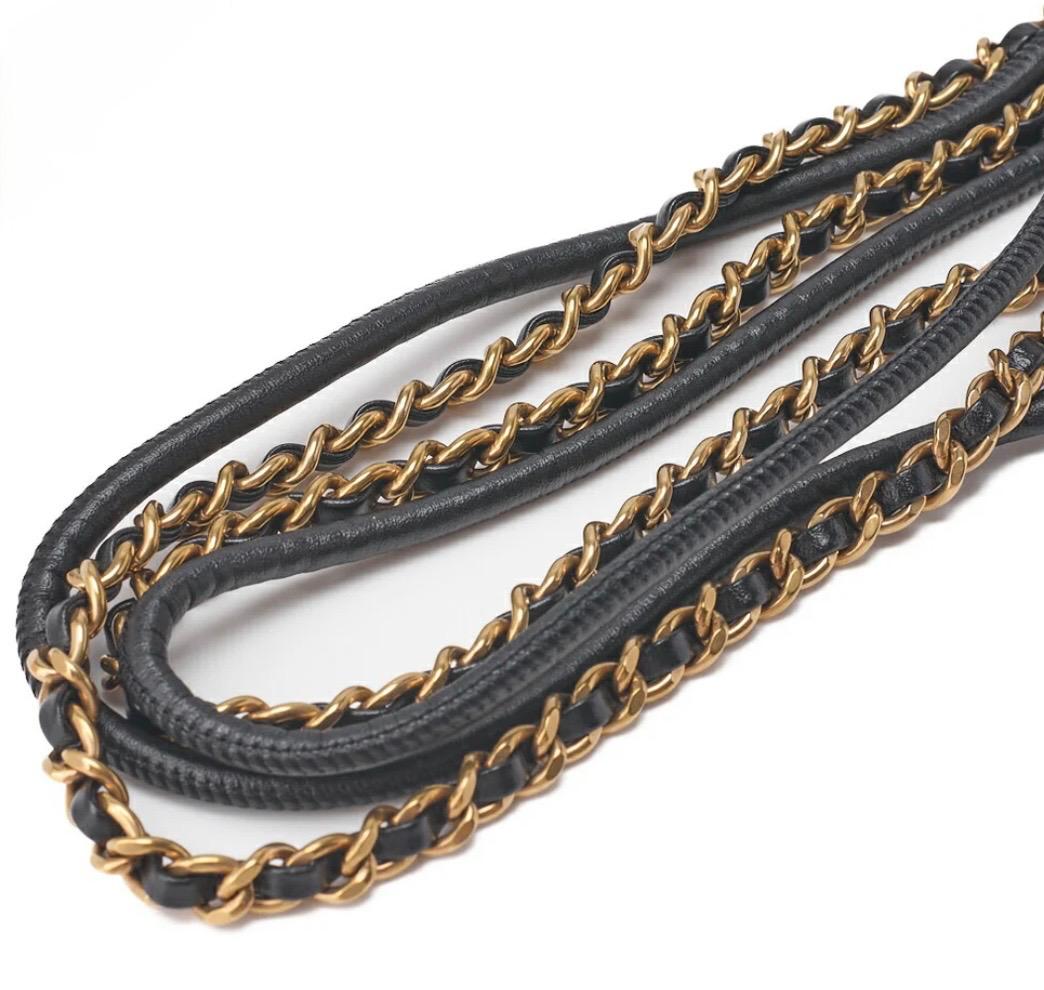 Sac CHANEL   22 Mini en cuir de veau noir - Chaîne dorée /Eternel Luxe