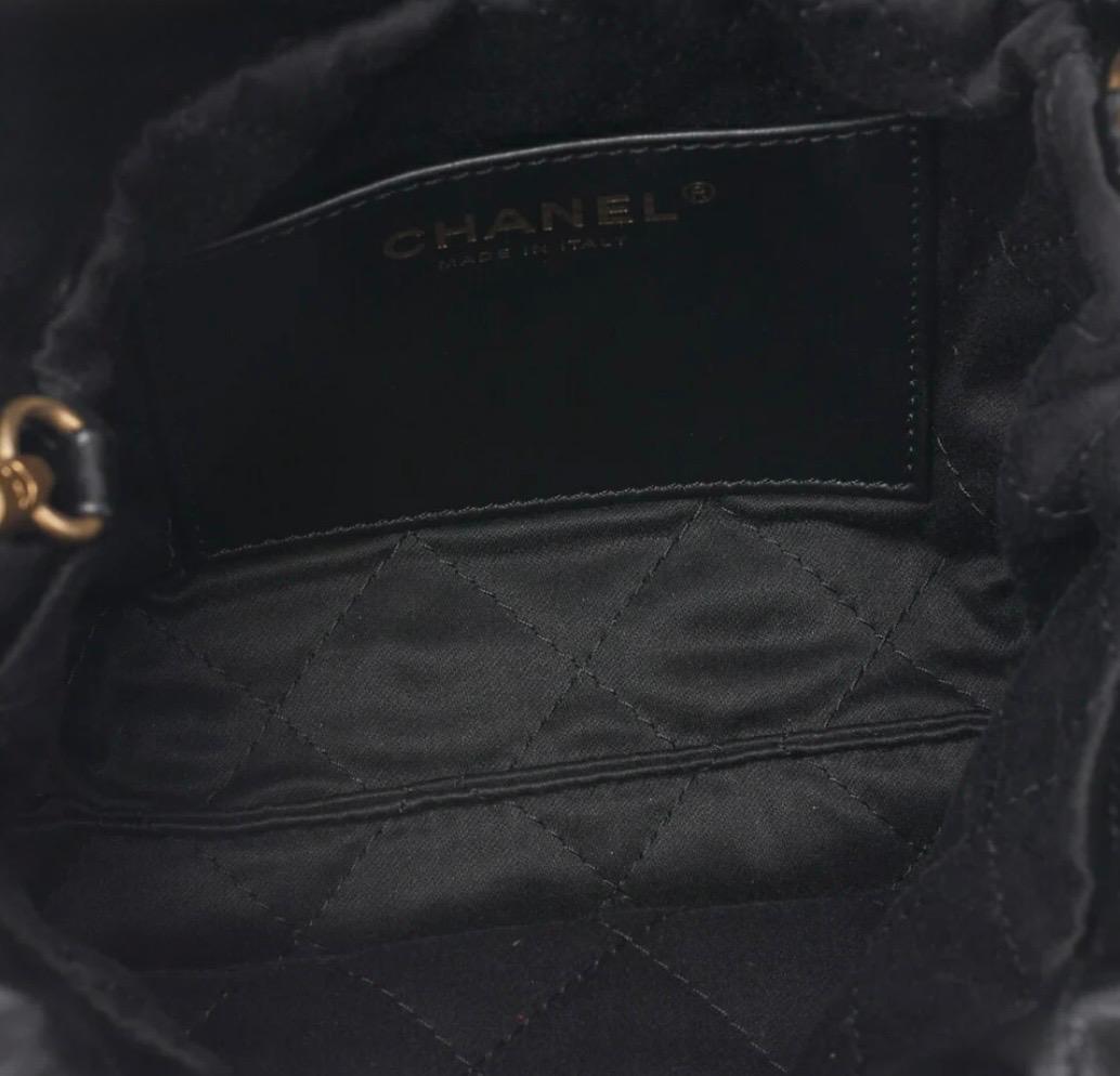 Sac CHANEL   22 Mini en cuir de veau noir - Chaîne dorée /Eternel Luxe