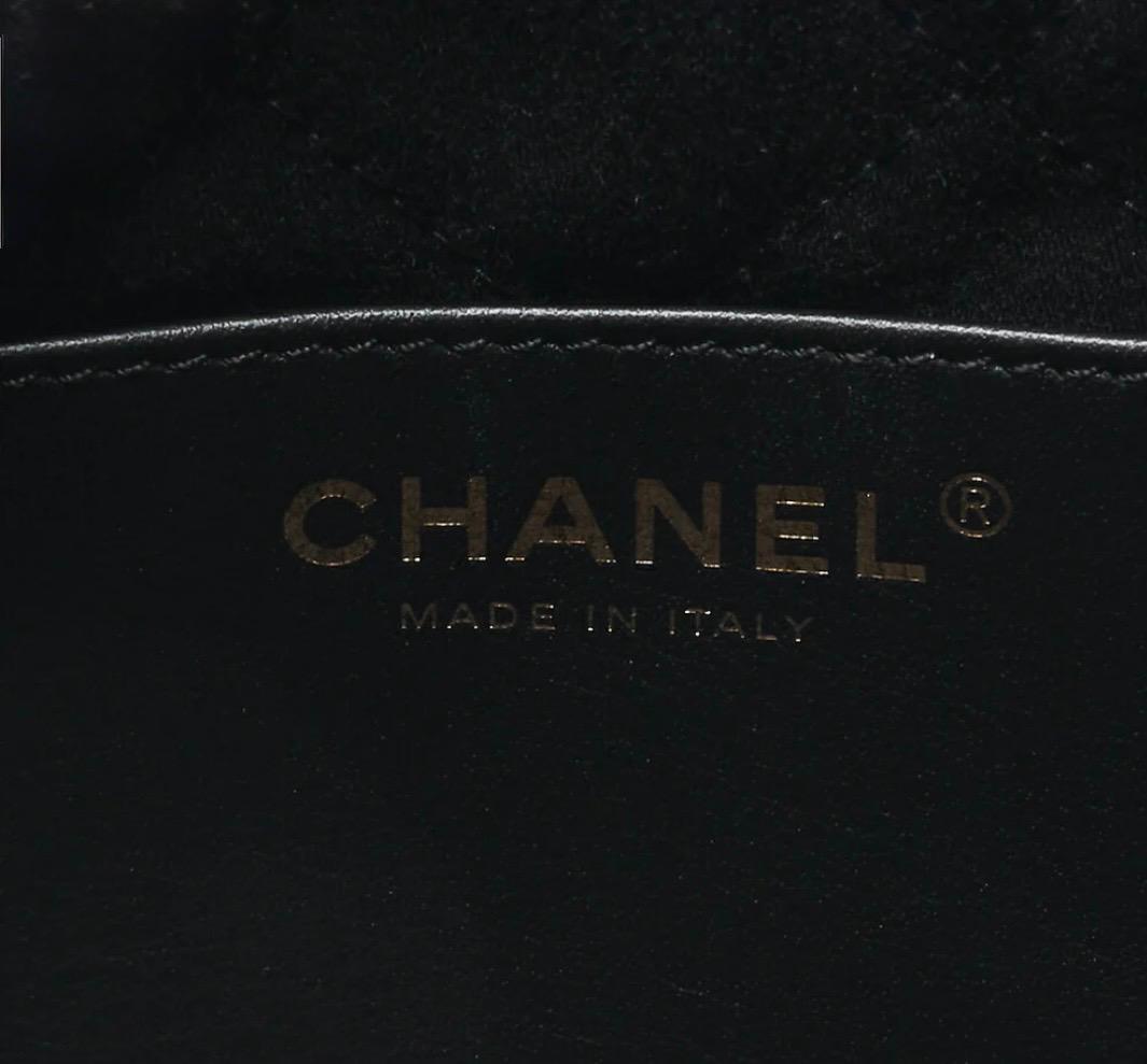Sac CHANEL   22 Mini en cuir de veau noir - Chaîne dorée /Eternel Luxe
