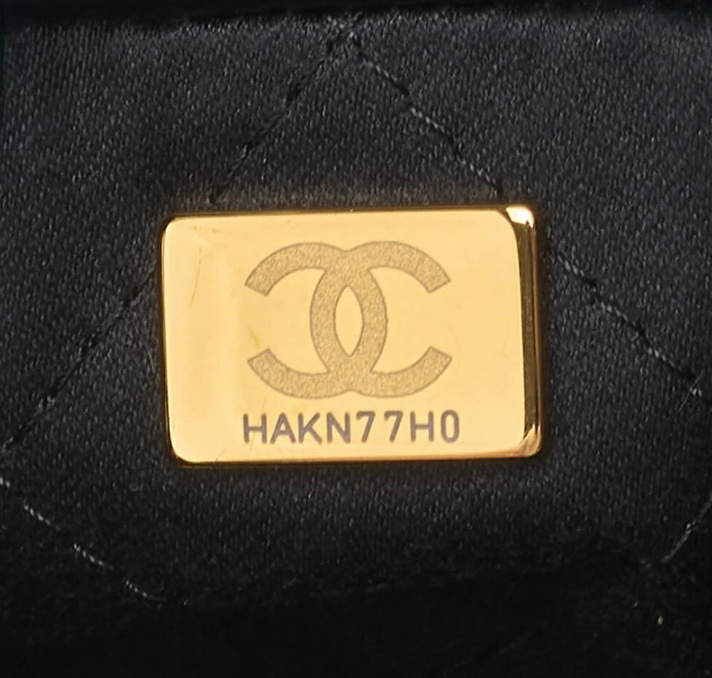 Sac CHANEL   22 Mini en cuir de veau noir - Chaîne dorée /Eternel Luxe