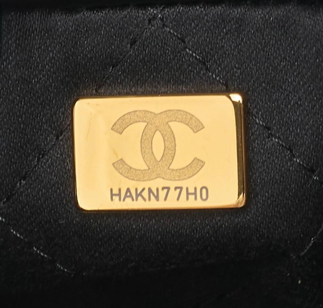 Sac CHANEL   22 Mini en cuir de veau noir - Chaîne dorée /Eternel Luxe