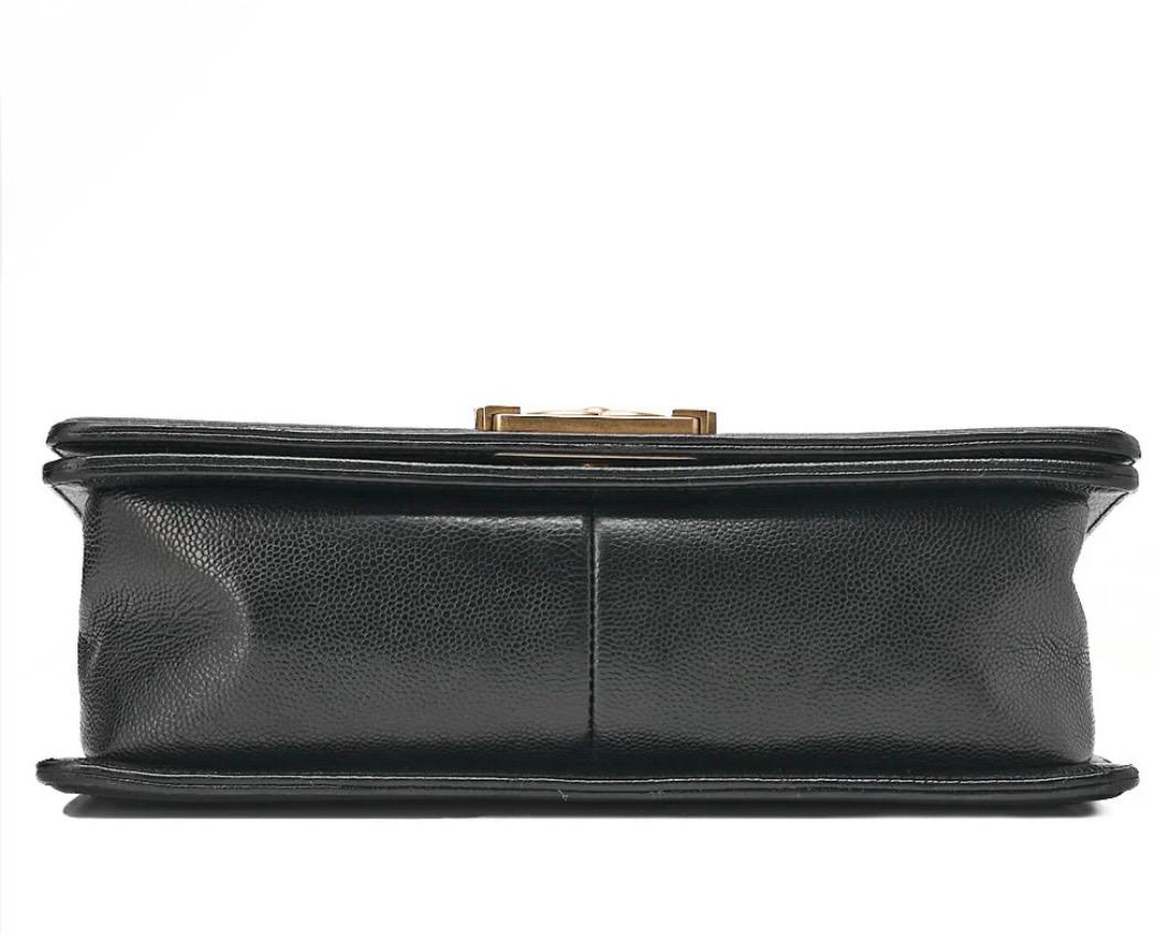 Sac CHANEL Boy Chanel cuir caviar noir / Eternel Luxe