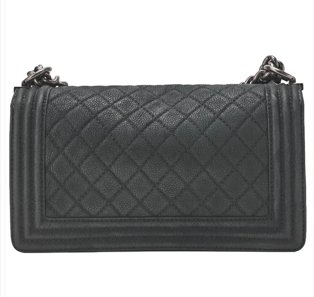Sac CHANEL Boy Chanel Matelassé cuir caviar noir / Eternel Luxe