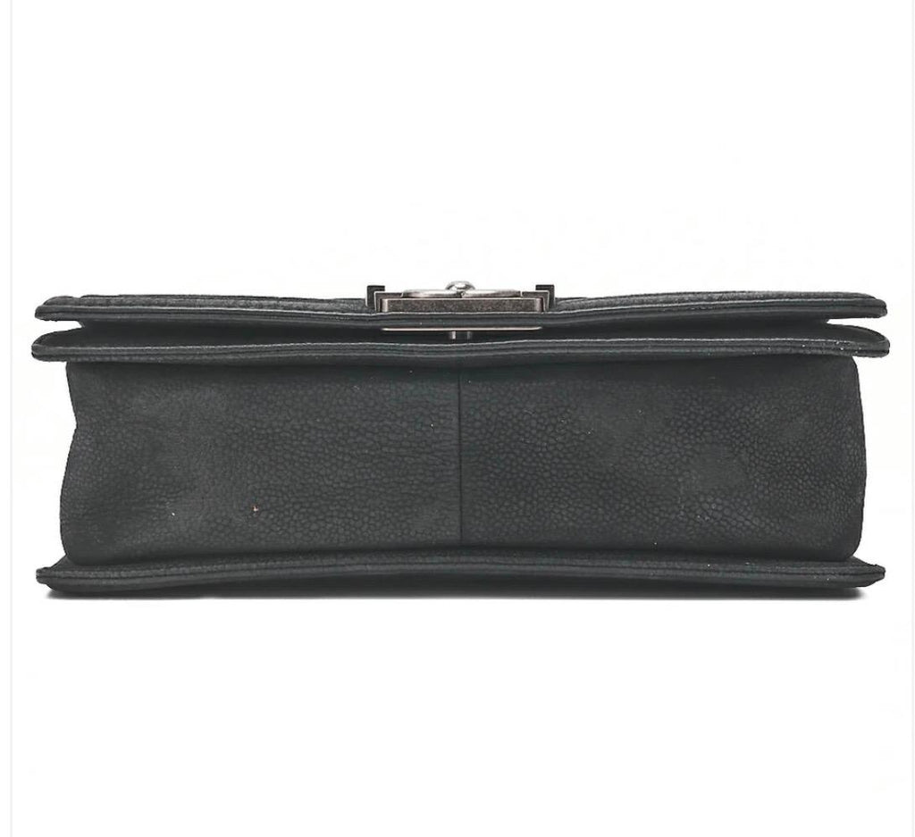 Sac CHANEL Boy Chanel Matelassé cuir caviar noir / Eternel Luxe