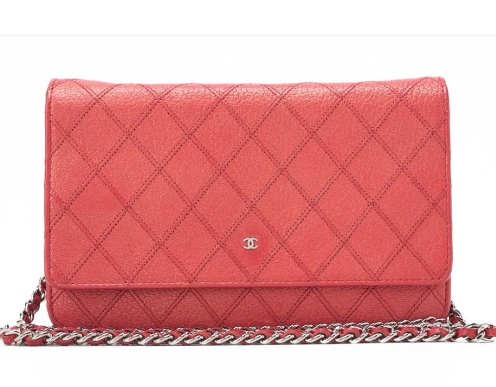 Portefeuille CHANEL  matelassé à cuir de veau rouge /Eternel Luxe