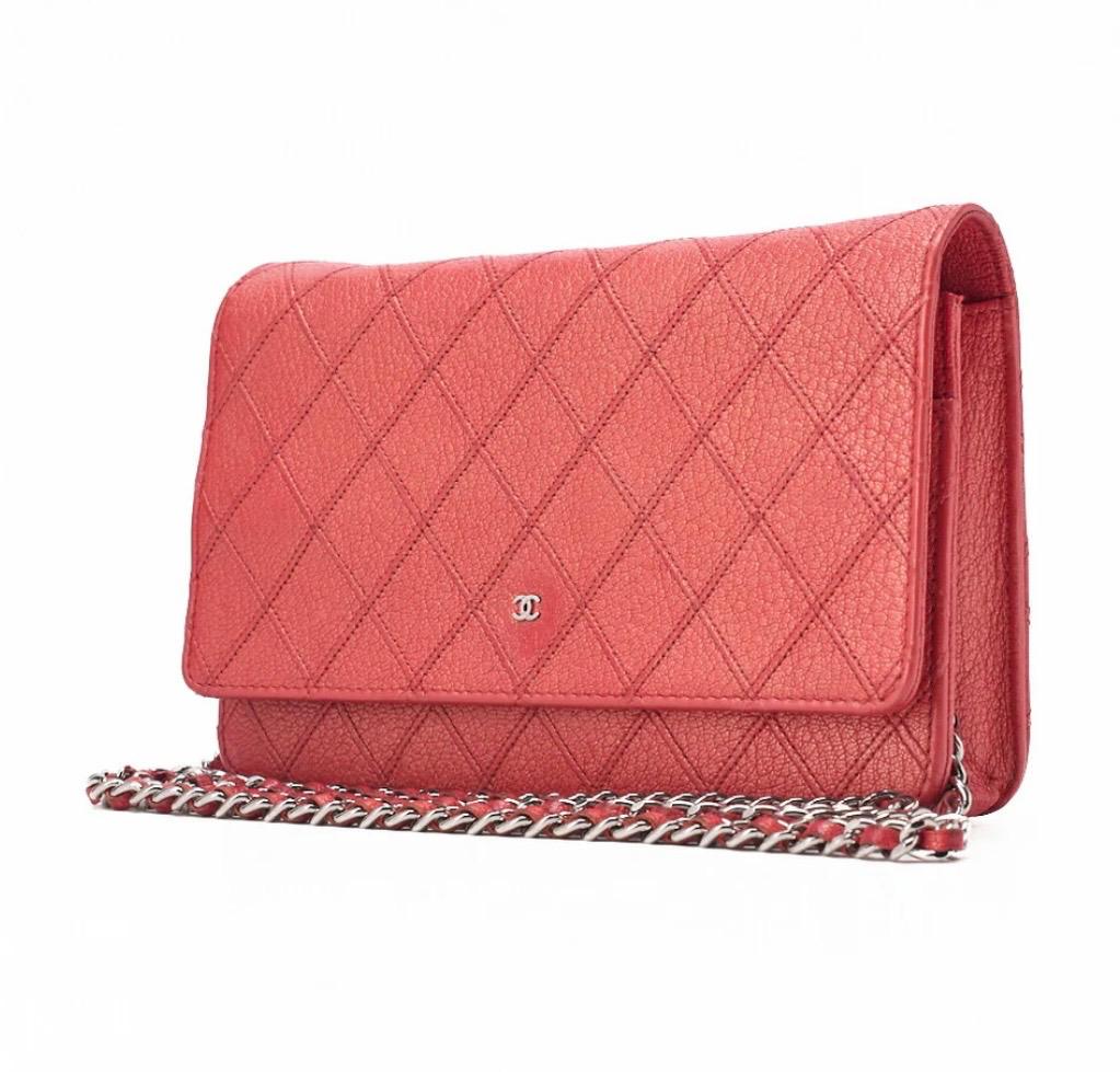 Portefeuille CHANEL  matelassé à cuir de veau rouge /Eternel Luxe