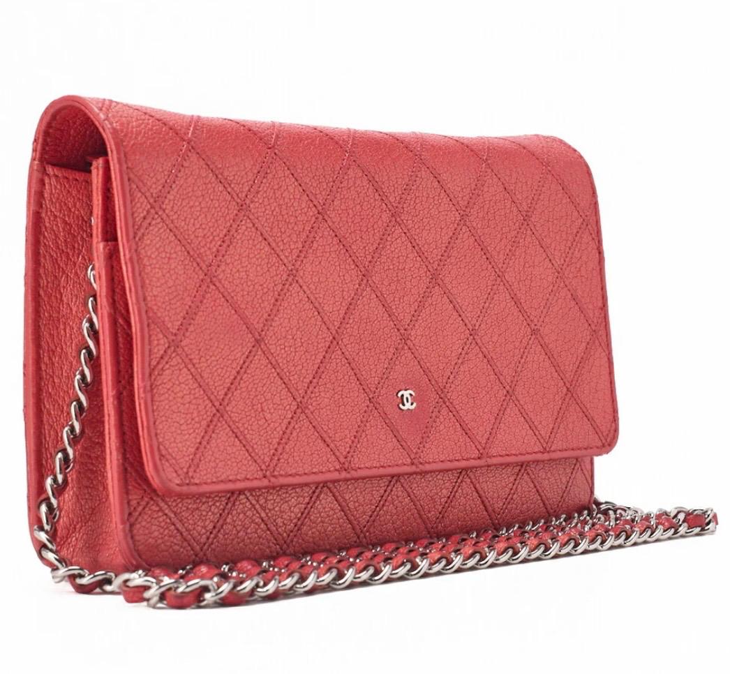 Portefeuille CHANEL  matelassé à cuir de veau rouge /Eternel Luxe