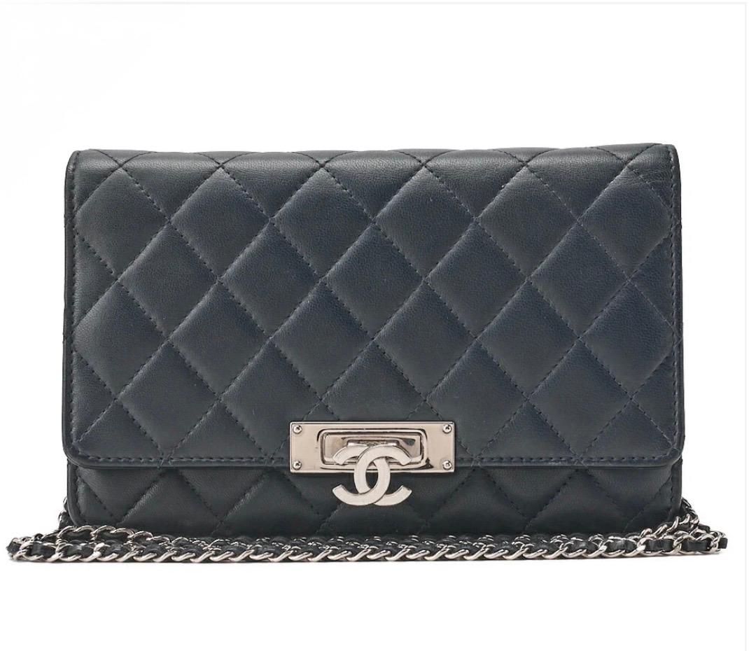 Portefeuille CHANEL Matelassé  cuir d'agneau bleu marine / Eternel Luxe