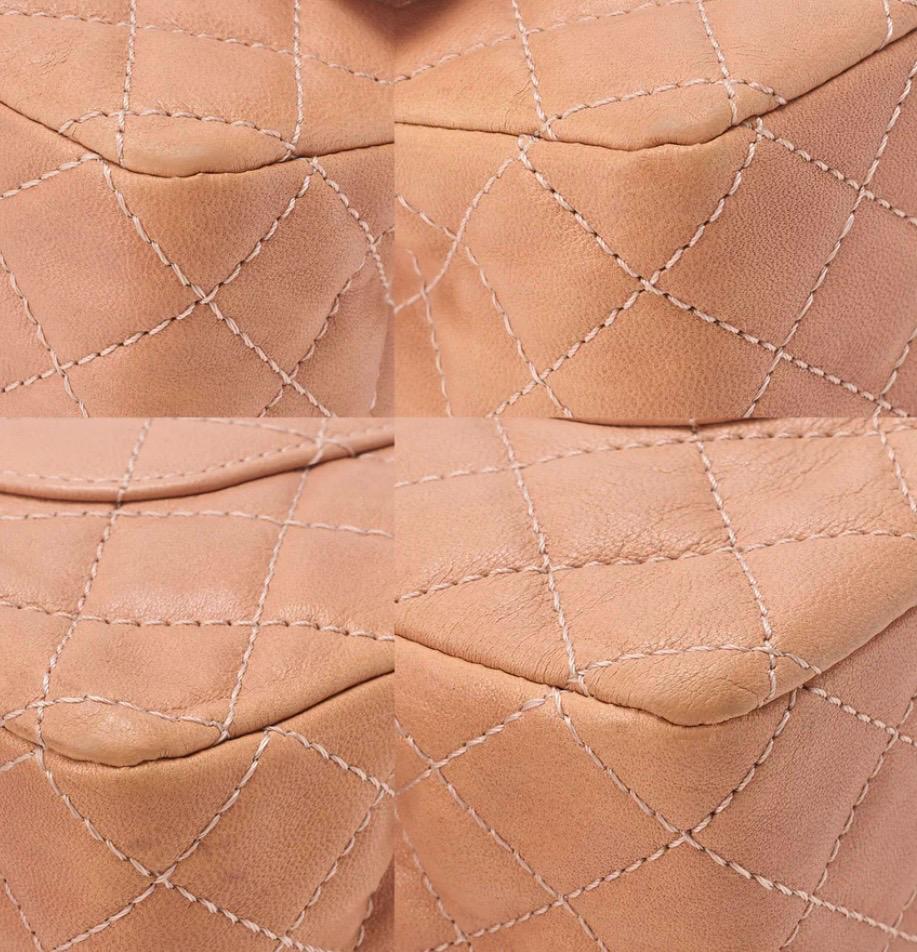 Sac CHANEL en cuir matelassé double rabat et double chaîne, rose saumon / Eternel Luxe