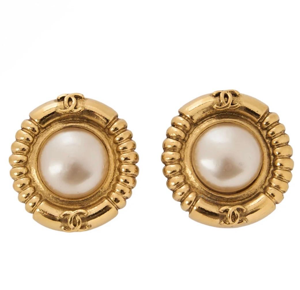 Boucles d'oreilles CHANEL 23 GP x Perle dorée / Eternel Luxe