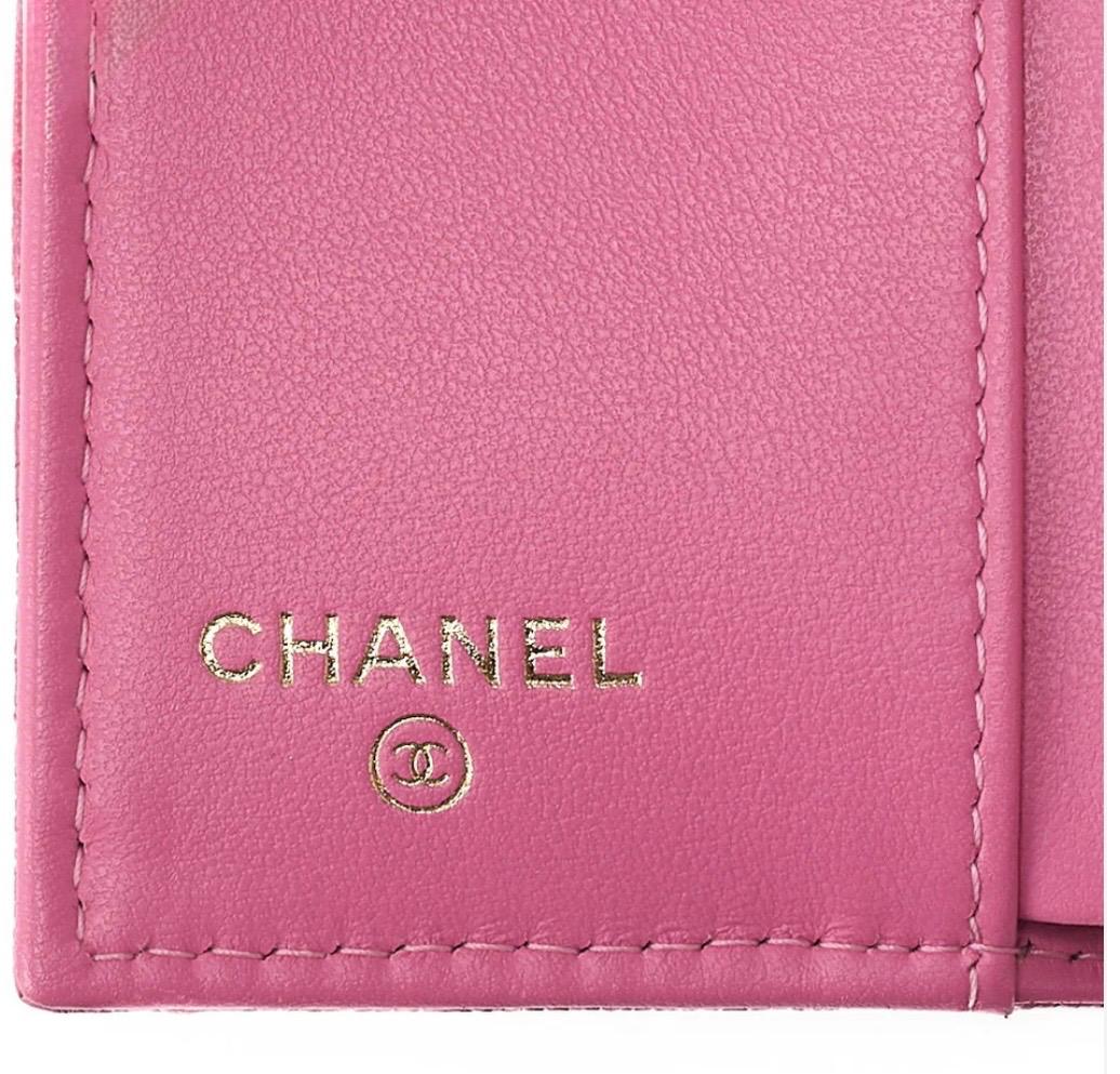Portefeuille  Chanel Boy cuir caviar rose, finitions dorées / Eternel Luxe /Seconde main