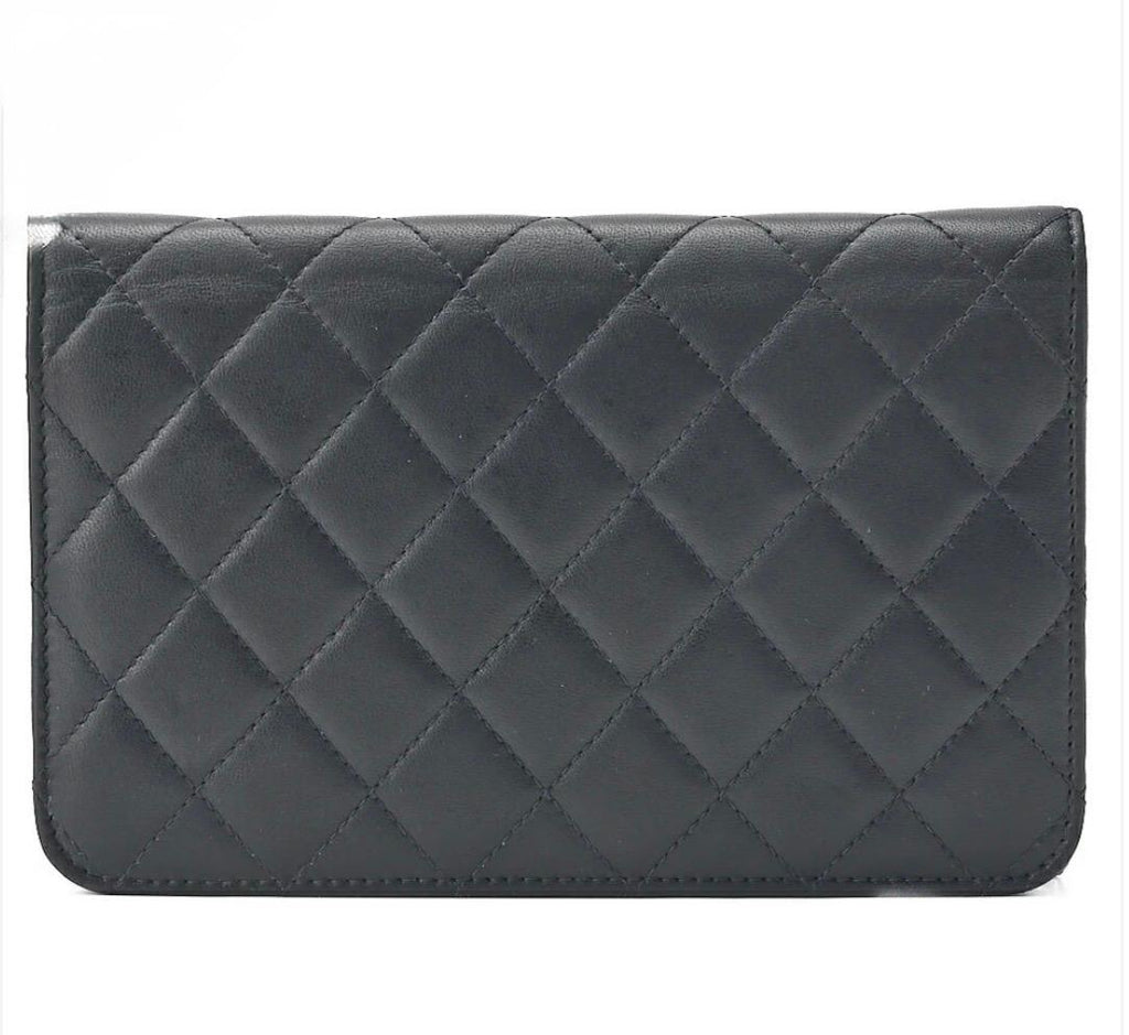 Portefeuille CHANEL Matelassé  cuir d'agneau bleu marine / Eternel Luxe