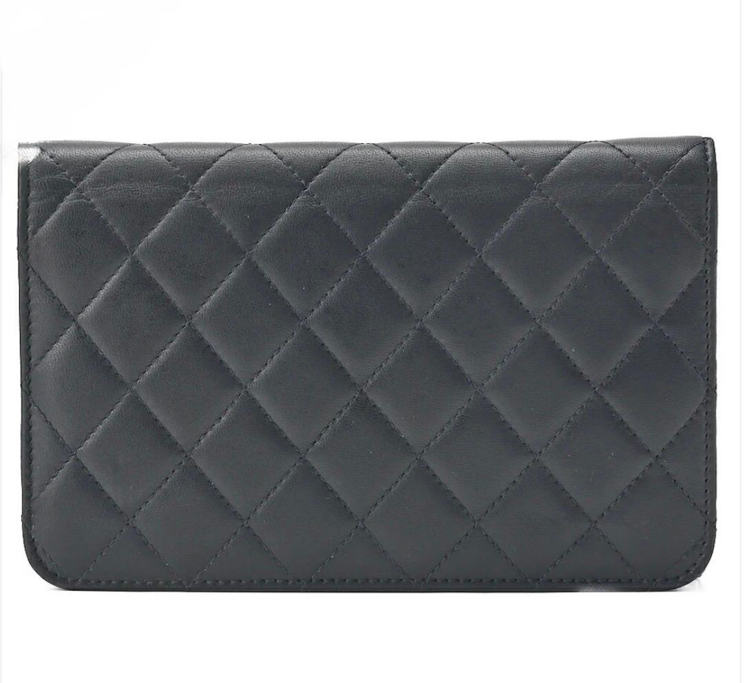Portefeuille CHANEL Matelassé  cuir d'agneau bleu marine / Eternel Luxe