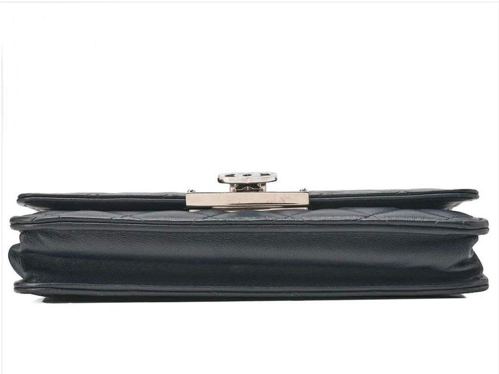 Portefeuille CHANEL Matelassé  cuir d'agneau bleu marine / Eternel Luxe