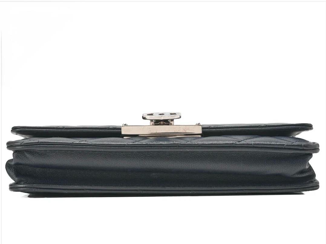 Portefeuille CHANEL Matelassé  cuir d'agneau bleu marine / Eternel Luxe