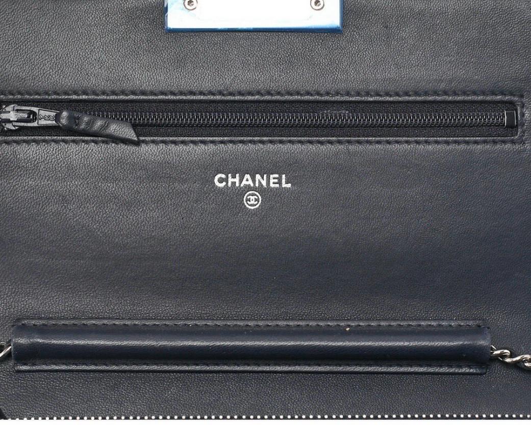 Portefeuille CHANEL Matelassé  cuir d'agneau bleu marine / Eternel Luxe