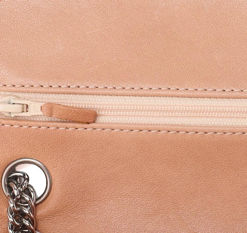 Sac CHANEL en cuir matelassé double rabat et double chaîne, rose saumon / Eternel Luxe