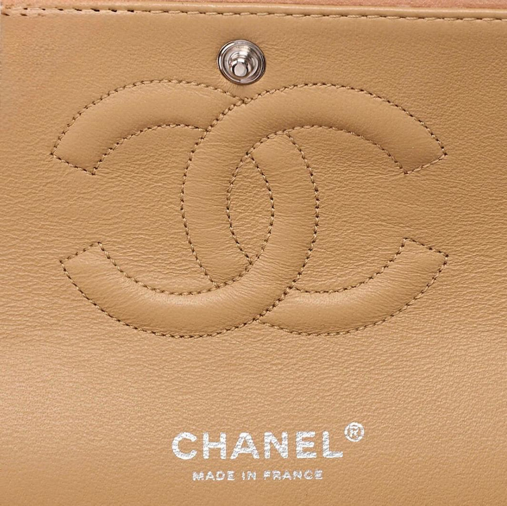 Sac CHANEL en cuir matelassé double rabat et double chaîne, rose saumon / Eternel Luxe