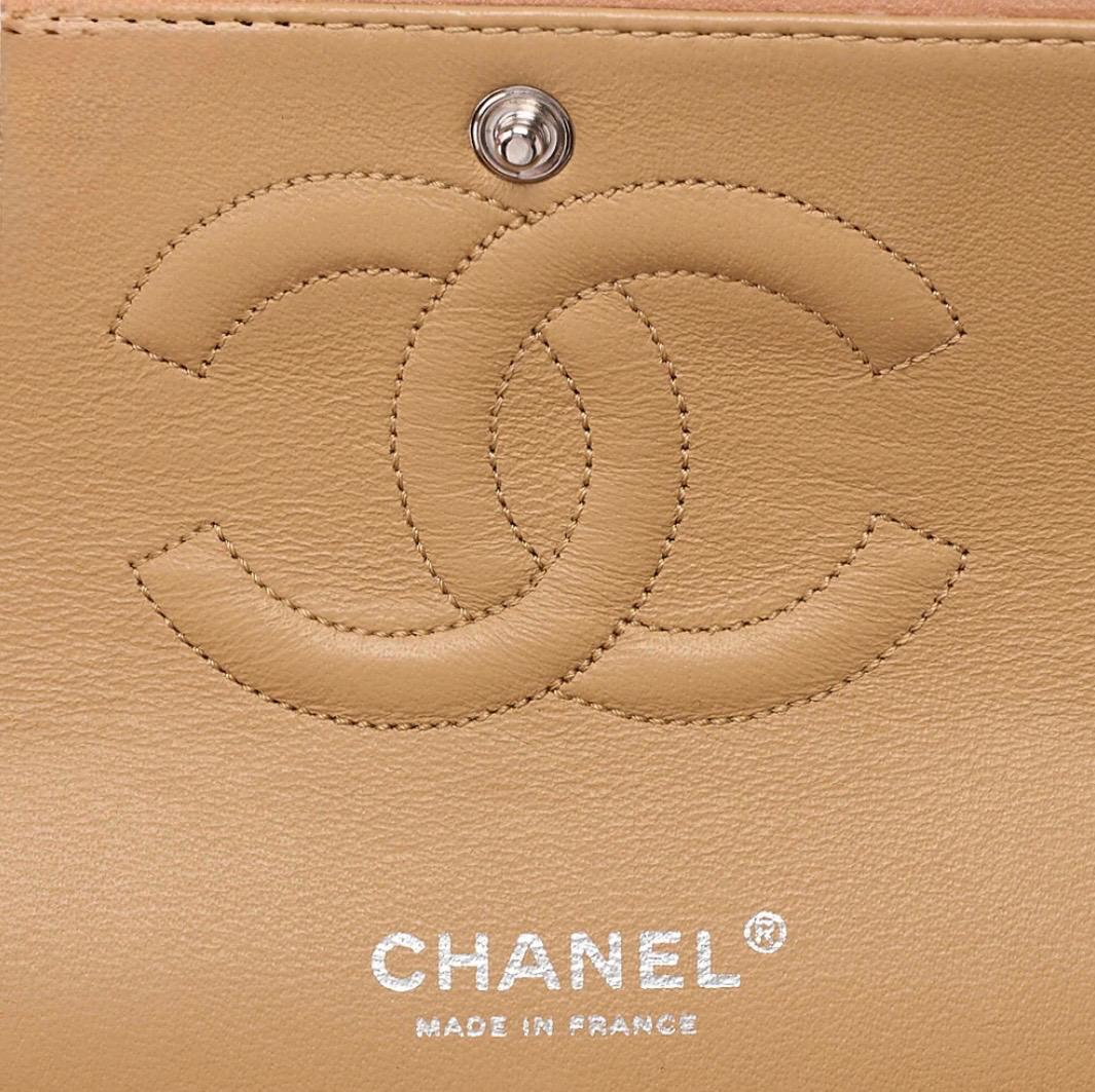 Sac CHANEL en cuir matelassé double rabat et double chaîne, rose saumon / Eternel Luxe
