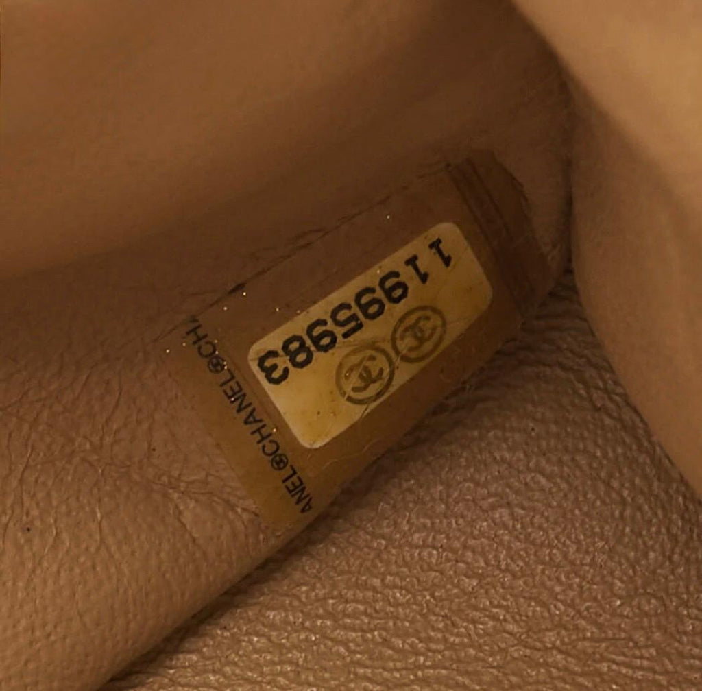 Sac CHANEL en cuir matelassé double rabat et double chaîne, rose saumon / Eternel Luxe