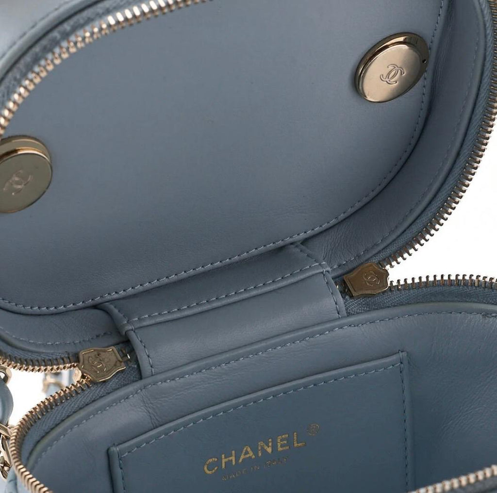 Sac CHANEL Coco Mark Circle Coco à cordon, en cuir d'agneau blanc / Eternel Luxe / Seconde main