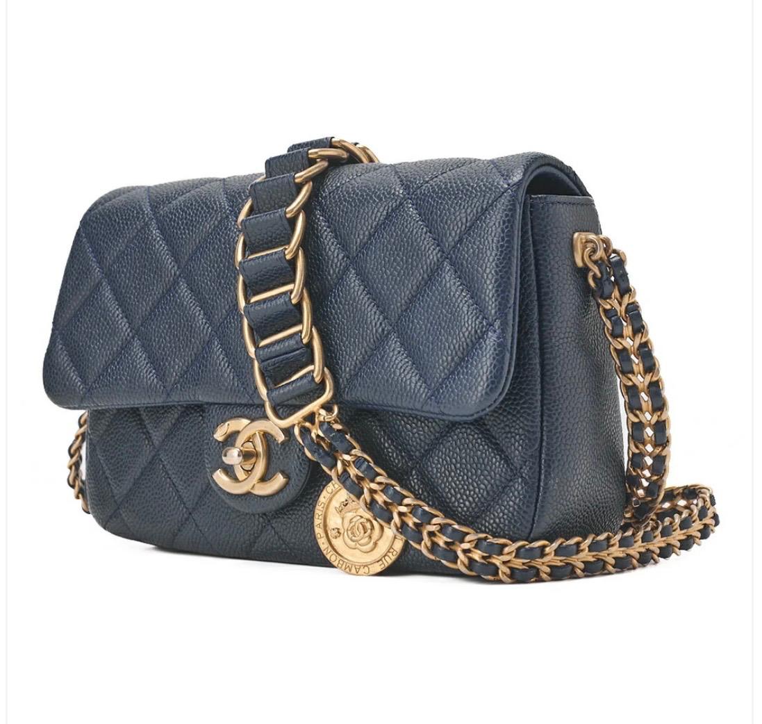 Sac Chanel Mini Matelassé 19 cm bleu marine cuir caviar
