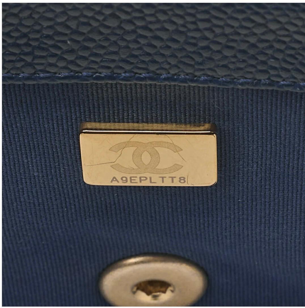 Sac Chanel Mini Matelassé 19 cm bleu marine cuir caviar