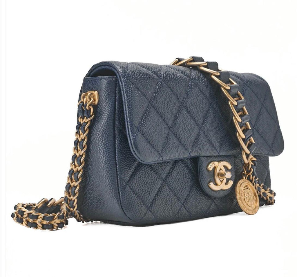 Sac Chanel Mini Matelassé 19 cm bleu marine cuir caviar