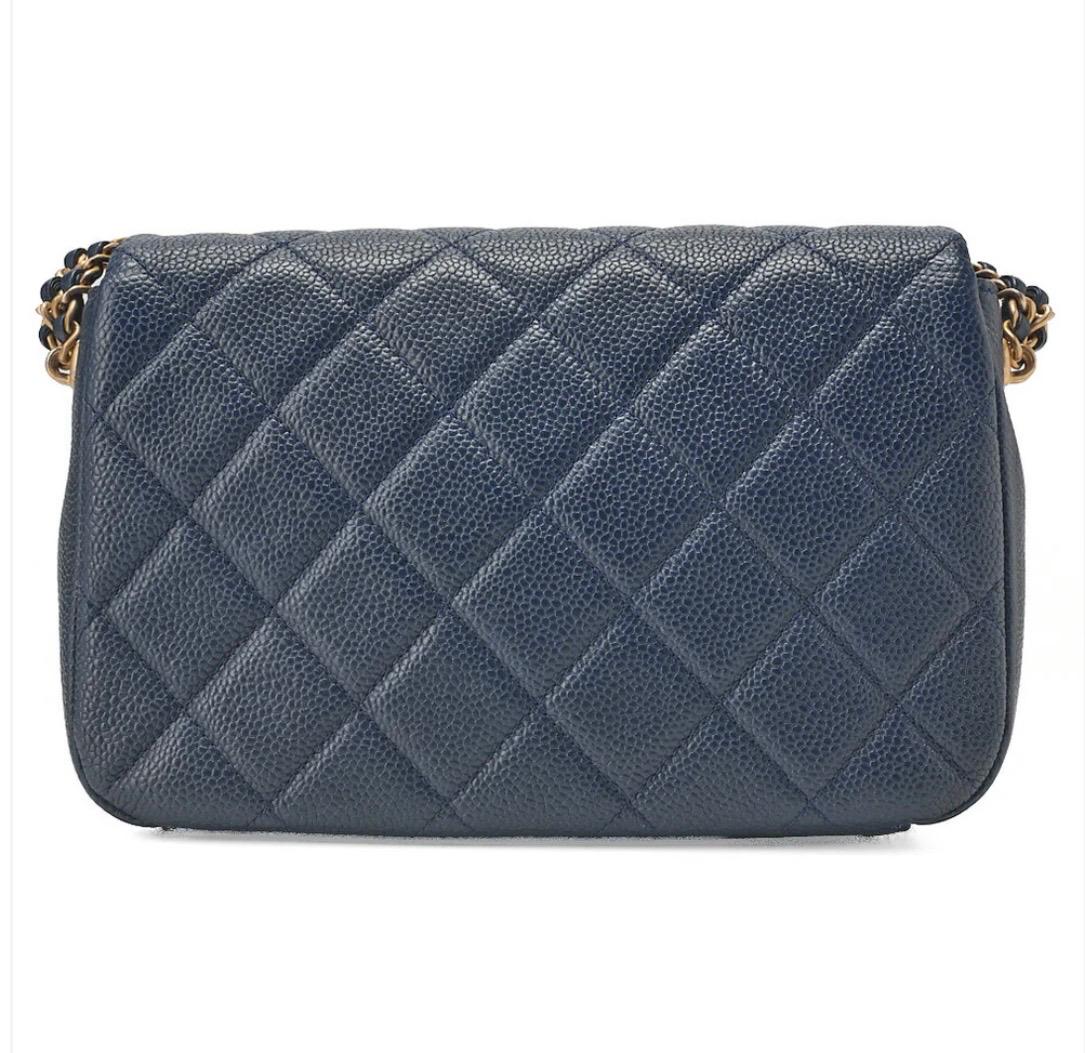 Sac Chanel Mini Matelassé 19 cm bleu marine cuir caviar