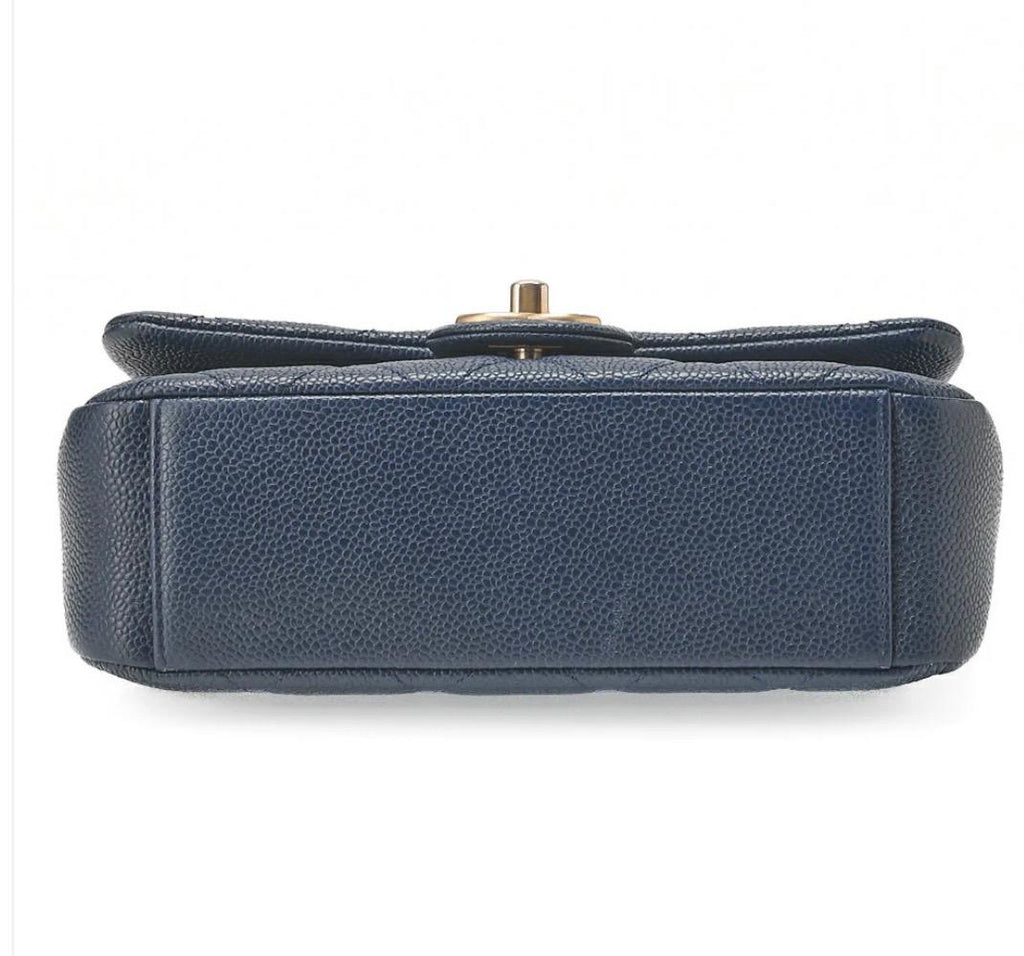 Sac Chanel Mini Matelassé 19 cm bleu marine cuir caviar