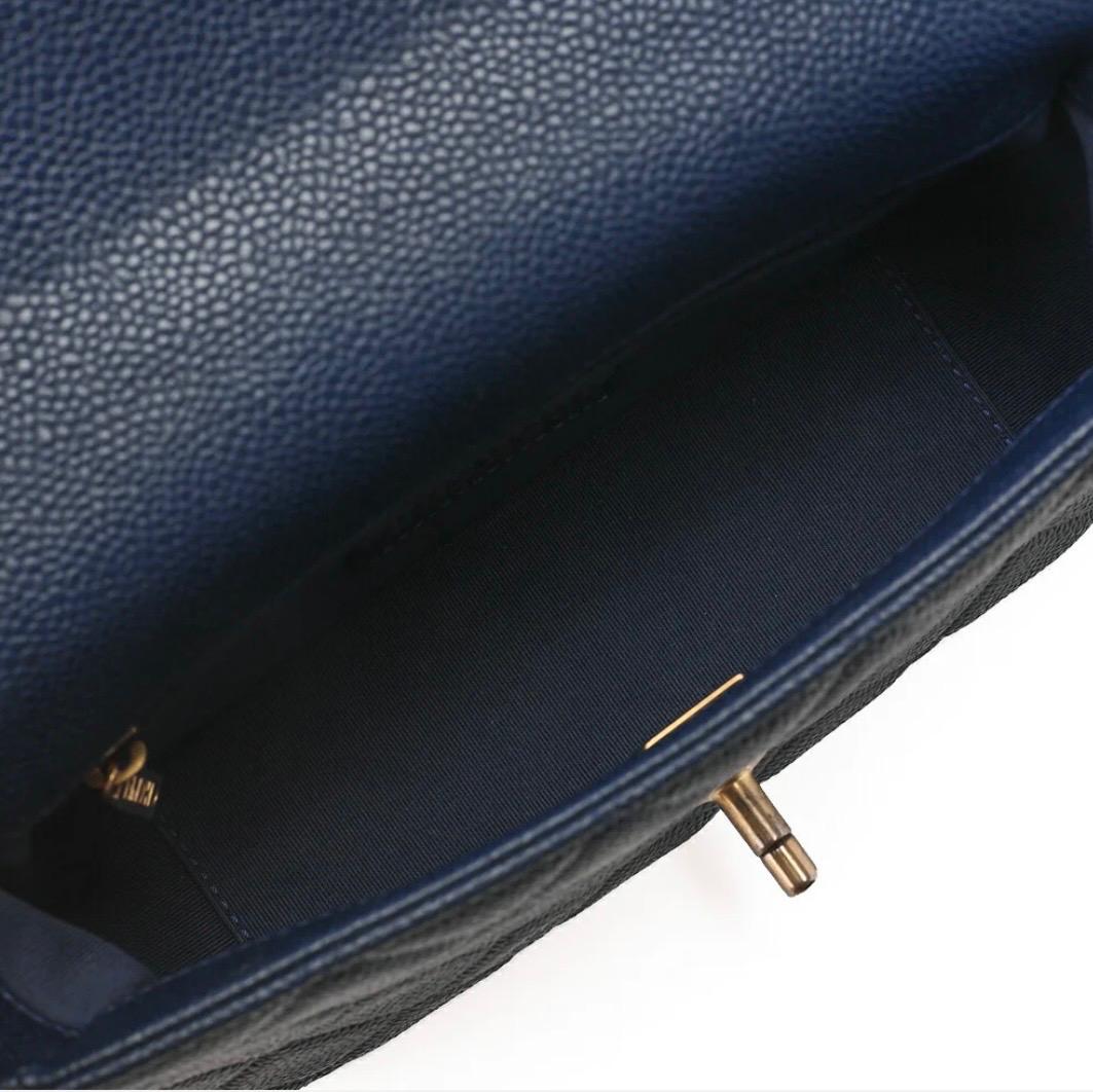 Sac Chanel Mini Matelassé 19 cm bleu marine cuir caviar