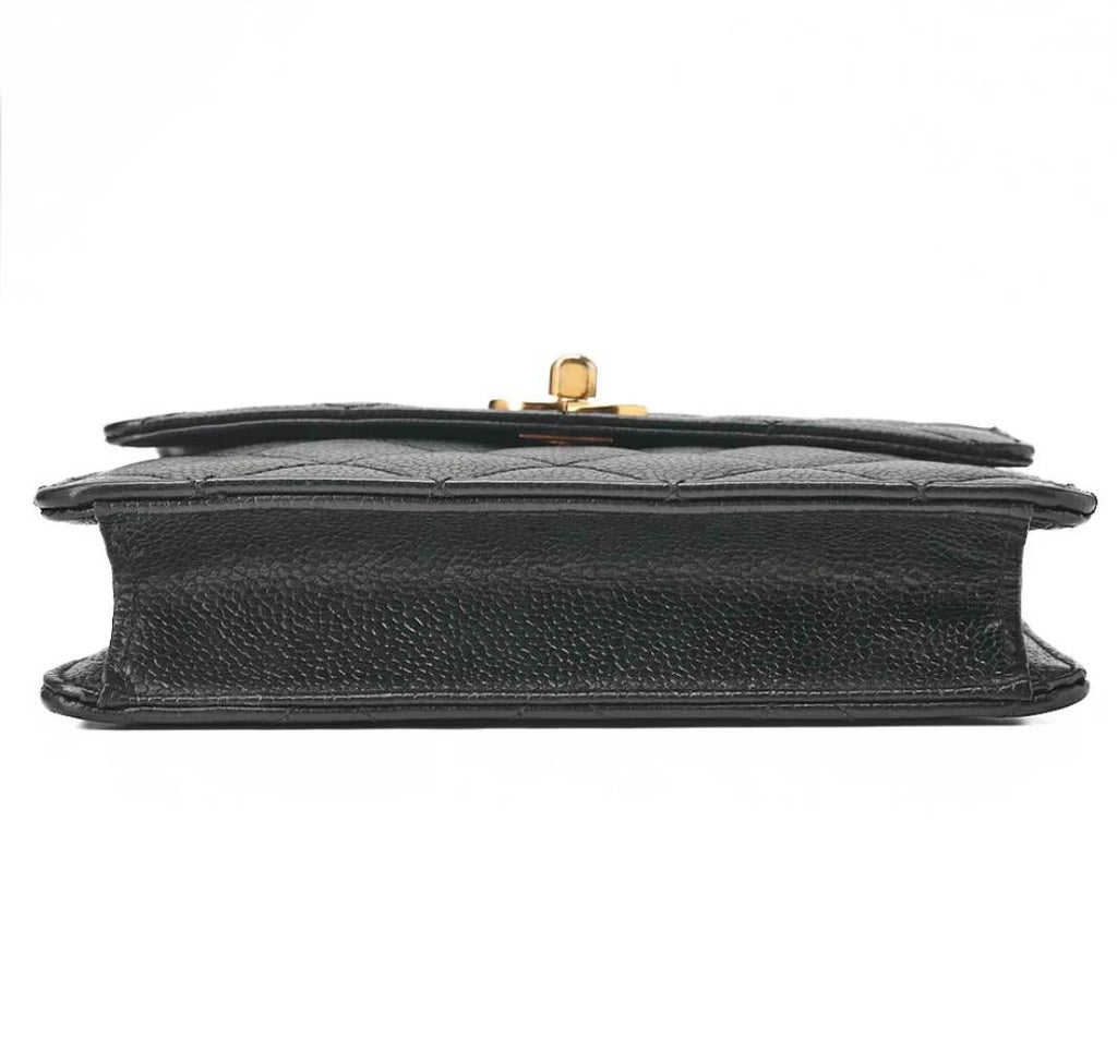 Sac cabas CHANEL cuir caviar matelassé noir, chaîne dorée, bandoulière carrée – sac Chanel seconde main authentifié