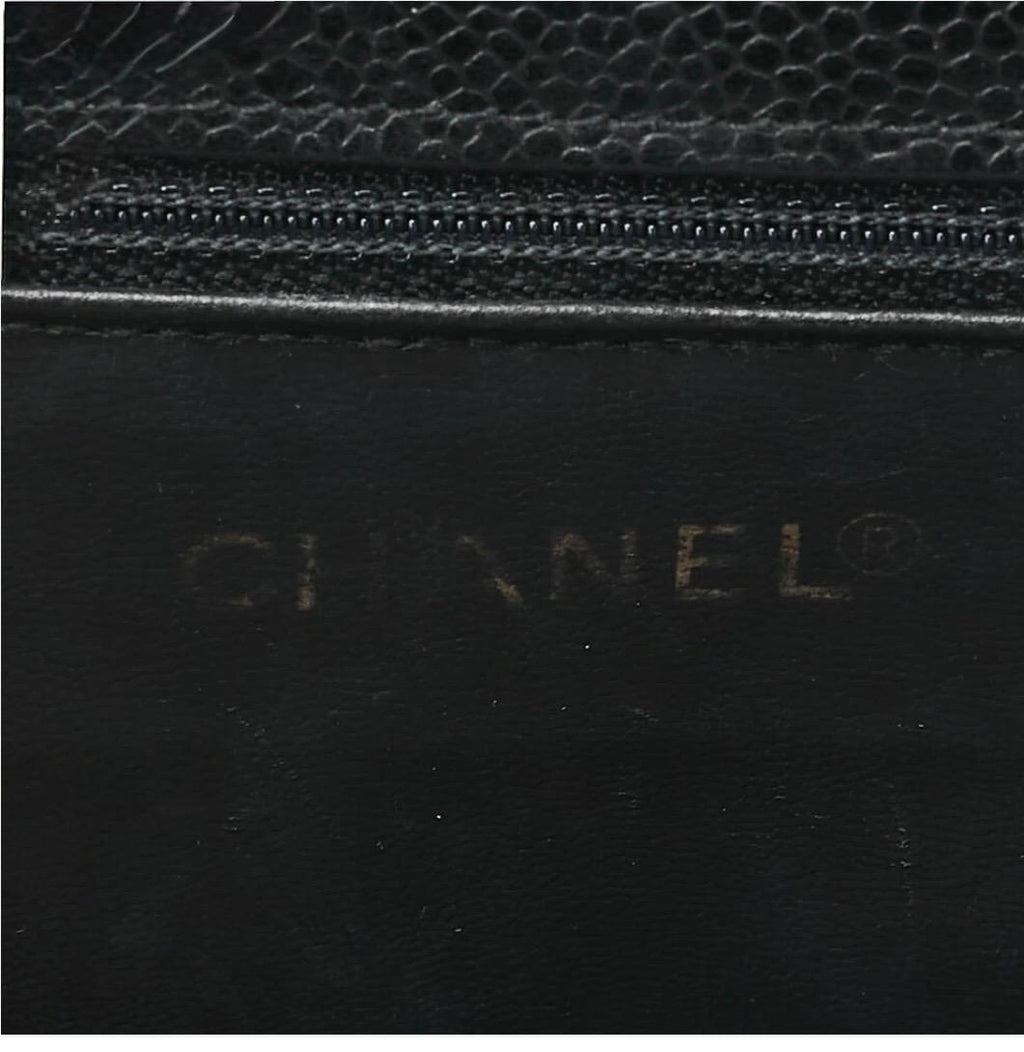 Sac cabas CHANEL cuir caviar matelassé noir, chaîne dorée, bandoulière carrée – sac Chanel seconde main authentifié
