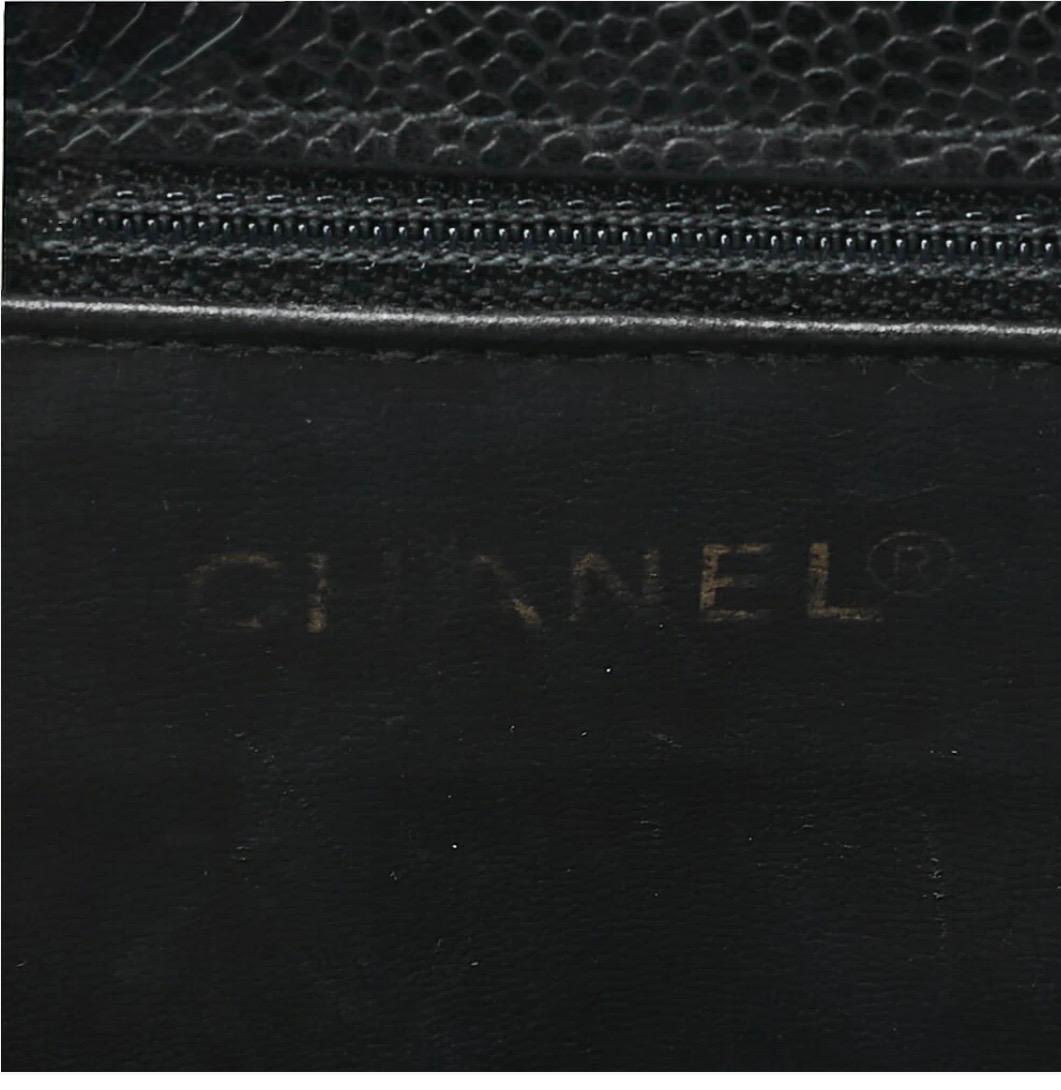 Sac cabas CHANEL cuir caviar matelassé noir, chaîne dorée, bandoulière carrée – sac Chanel seconde main authentifié