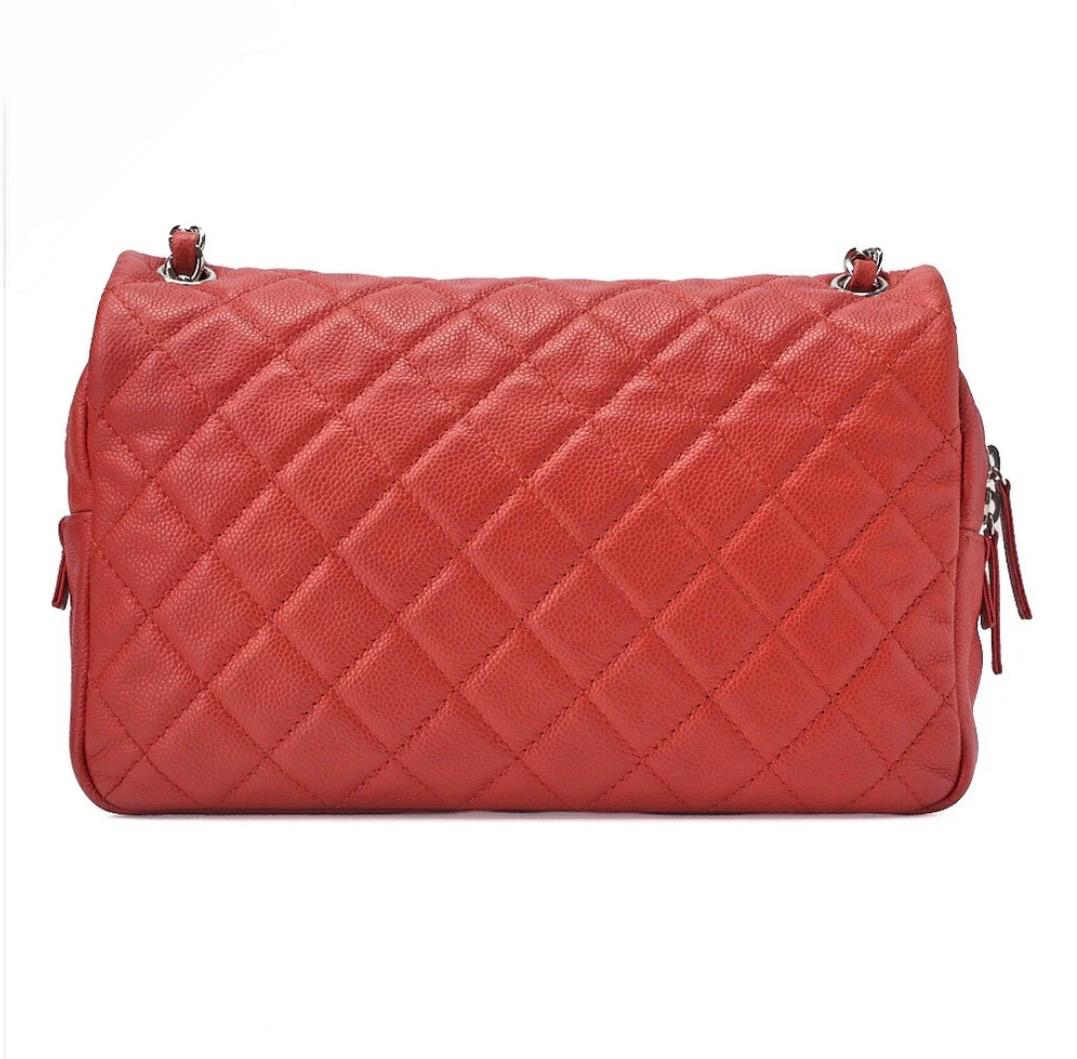 Sac à bandoulière CHANEL Deca Matelassé à rabat simple en cuir caviar rouge