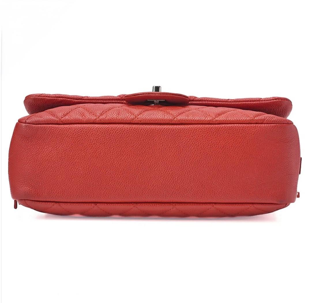 Sac à bandoulière CHANEL Deca Matelassé à rabat simple en cuir caviar rouge