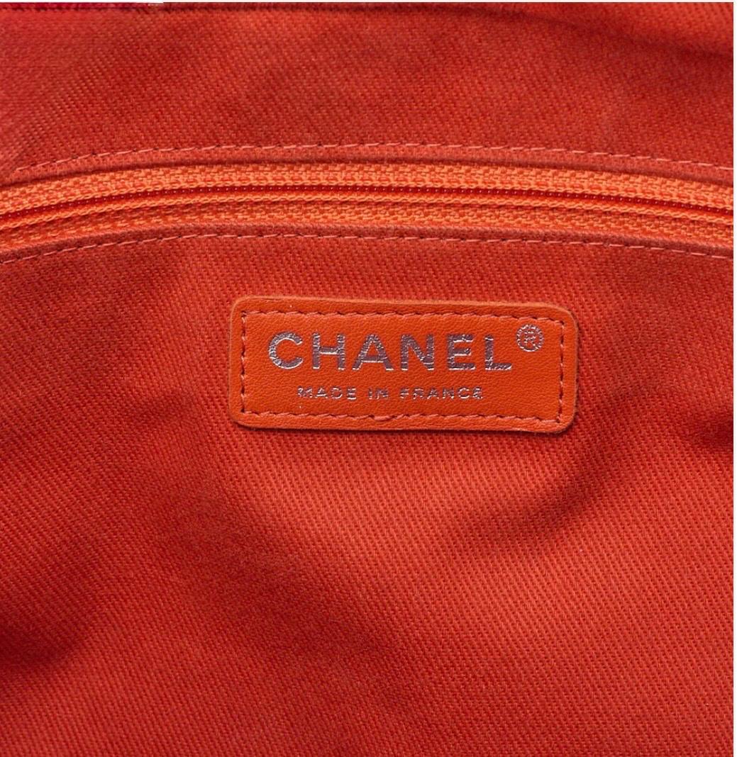 Sac à bandoulière CHANEL Deca Matelassé à rabat simple en cuir caviar rouge