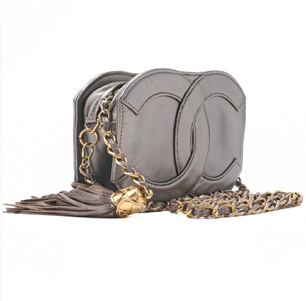 Sac CHANEL Coco Mark à franges argenté cuir d’agneau – chaîne dorée – sac Chanel seconde main authentique