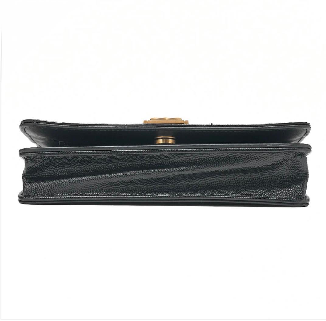 Portefeuille à chaîne CHANEL Boy noir cuir caviar – WOC Chanel matelassé – sac Chanel seconde main authentique