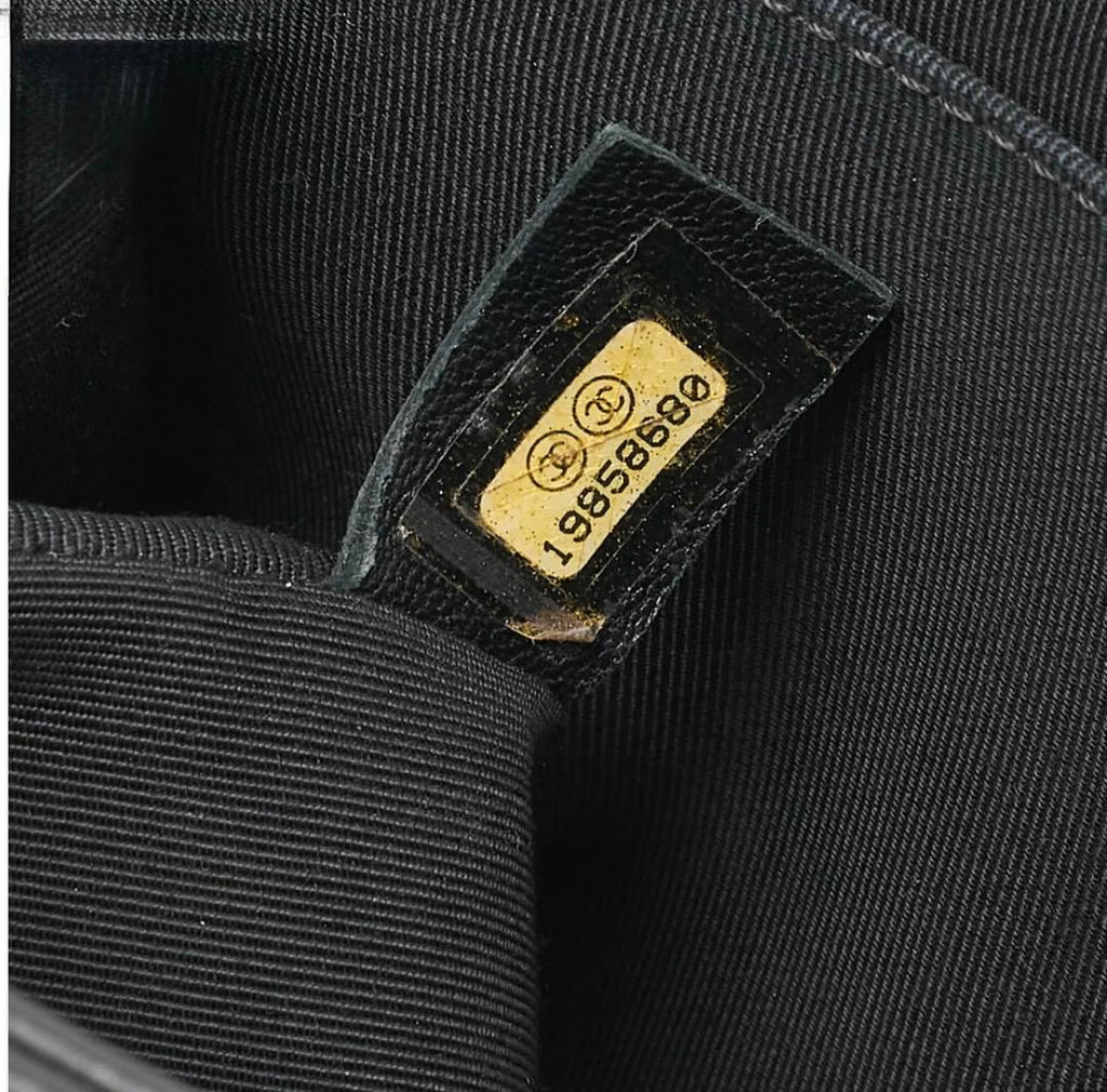 Sac CHANEL Boy clouté noir cuir d’agneau – studs argentés – sac Chanel bandoulière  authentique