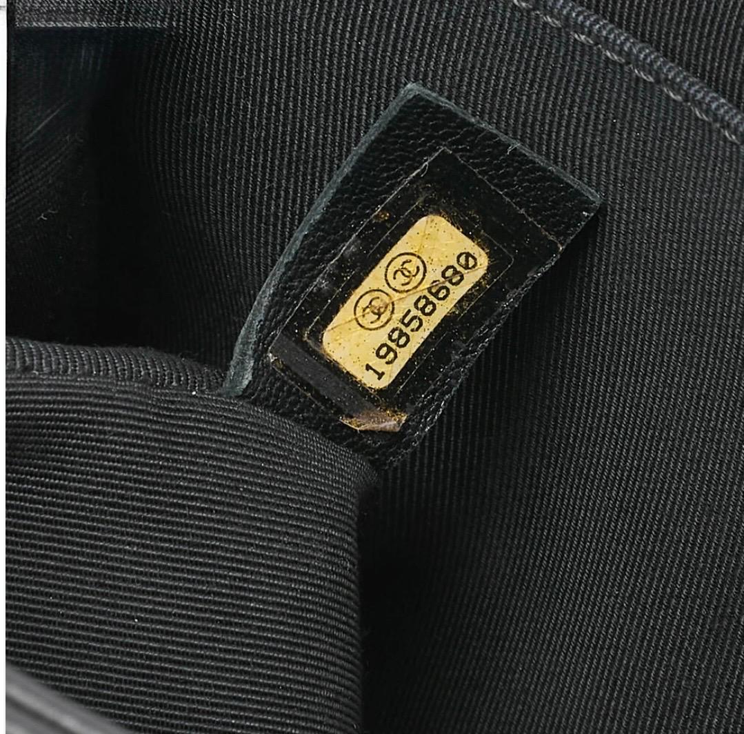 Sac CHANEL Boy clouté noir cuir d’agneau – studs argentés – sac Chanel bandoulière  authentique