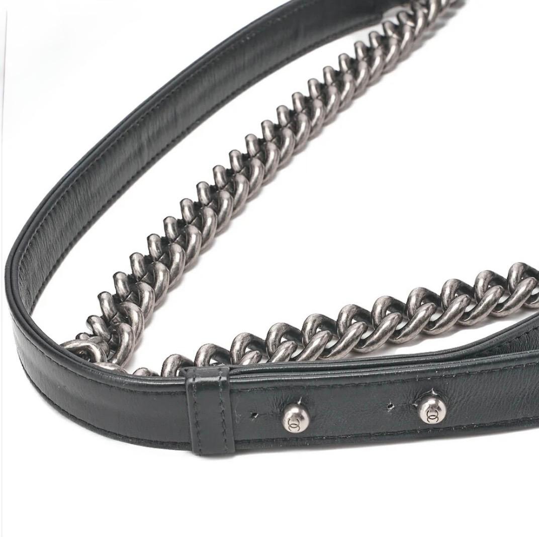 Sac CHANEL Boy clouté noir cuir d’agneau – studs argentés – sac Chanel bandoulière  authentique