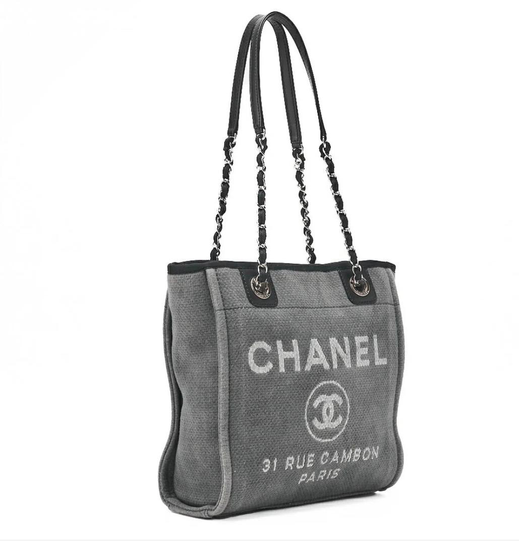 Sac cabas CHANEL Deauville PM toile grise & marine