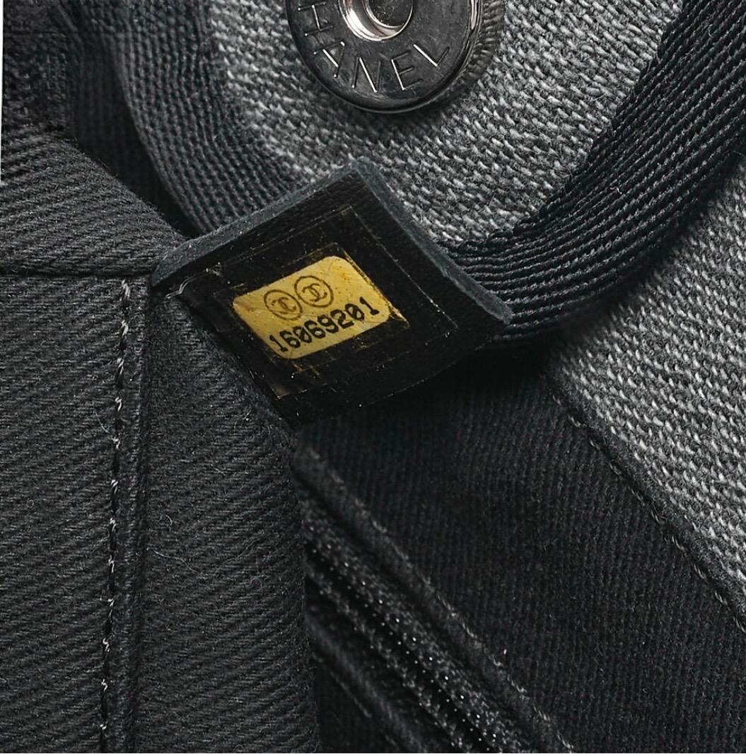 Sac cabas CHANEL Deauville PM toile grise & marine