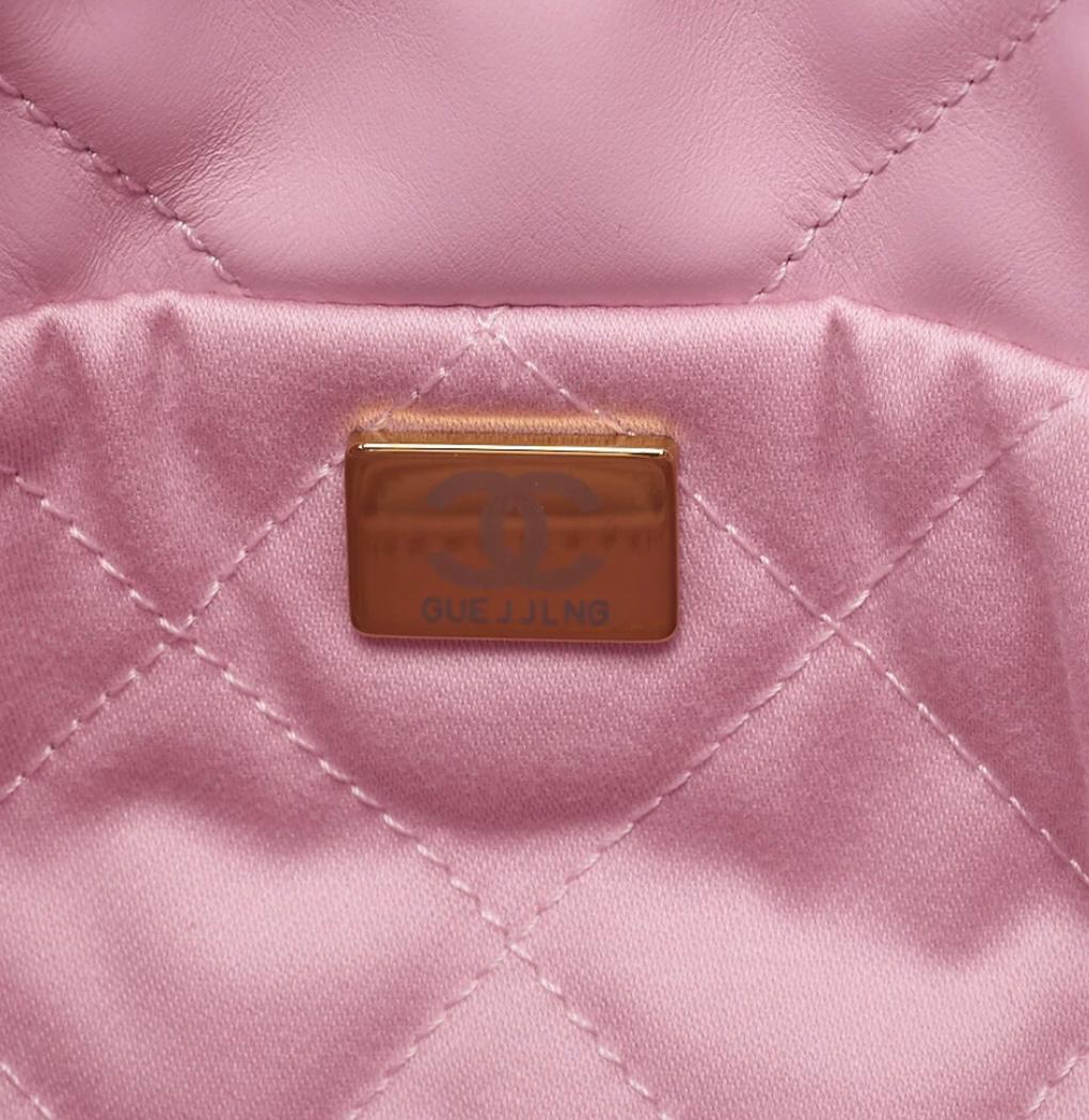 Sac CHANEL 22 cuir de veau rose chaîne dorée  / Eternel Luxe