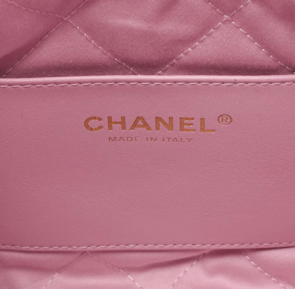 Sac CHANEL 22 cuir de veau rose chaîne dorée  / Eternel Luxe