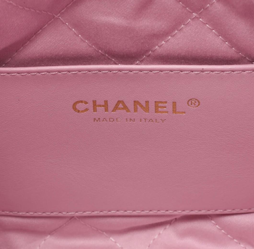 Sac CHANEL 22 cuir de veau rose chaîne dorée  / Eternel Luxe